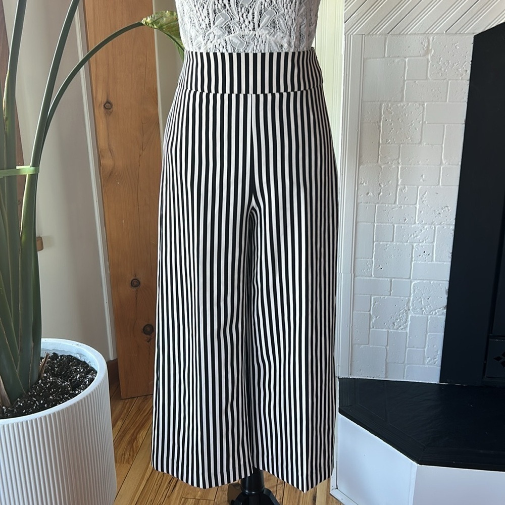 EXPRESS Black and White Striped Cullotes High Rise Pants, Size 0